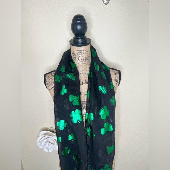 NTM Claire’s Black Sheer Infinity Scarf Green Foil Shamrock St. Patricks Day NWT - Picture 3 of 10